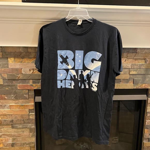 Collectible “Big Damn Heroes” T-shirt from Firefly TV Nathan Fillion - Picture 1 of 5